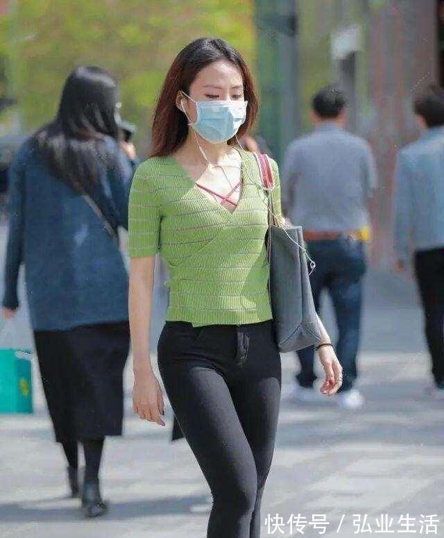 v领|美女一袭简约的瑜伽裤，容易让人挑花眼，气场全开