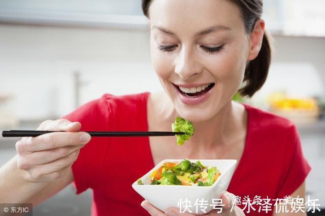 进食|三伏天，减肥很容易，饭前记住3句话，没有掉不下来的肉