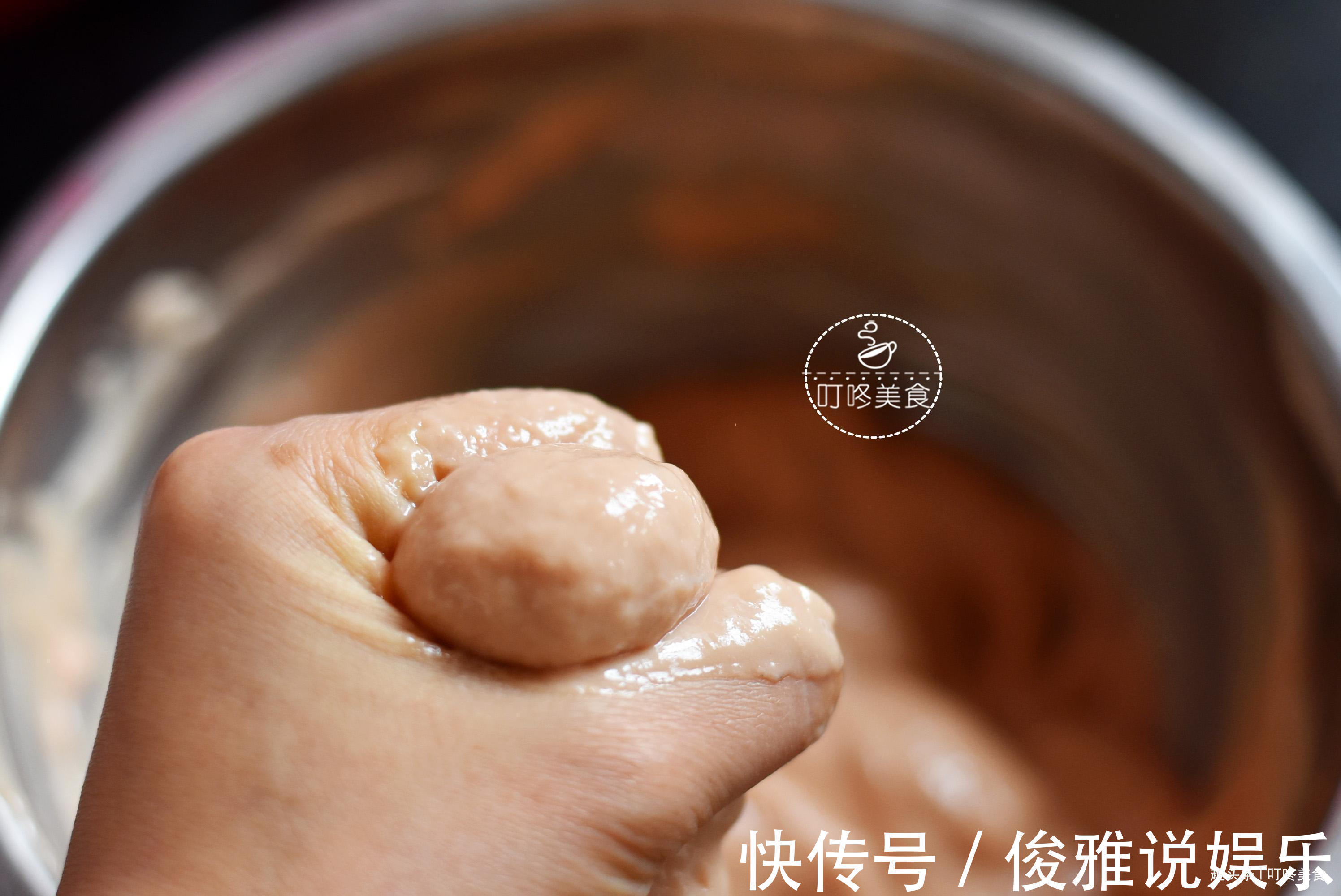 做法|2分钟教会你做客家炸鱼丸，做法超简单，又香又嫩，比买的还好吃