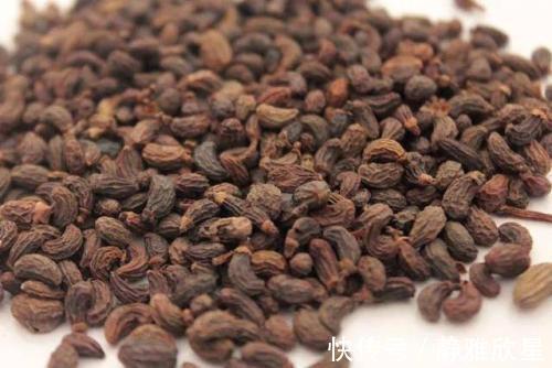 阴虚|手脚心发热、便干尿黄多半是阴虚体质，2道食疗药膳助你改善！