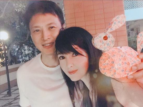 才女@“高端玩家”倪震,相貌平平却享尽艳福,他的“坏”不简单