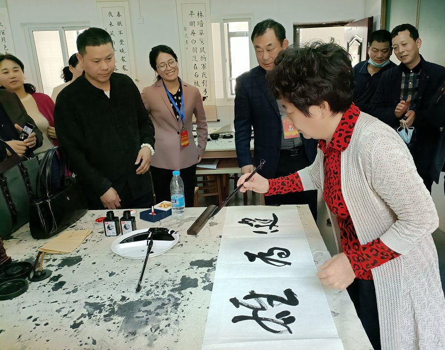 省中小学教师书法协会调研我区学校书法进课堂开展情况