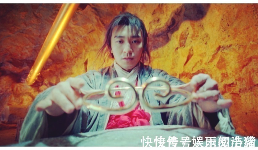 装饰物$孙悟空刚进水帘洞就有人离开了,此人是谁,为何镇元子要和他结拜