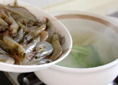 盐水虾|煮虾，到底是冷水下锅，还是热水？用错了水，难怪虾肉不鲜腥味重