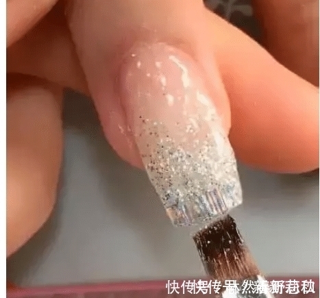 美甲店|别再去美甲店了,最近这款“棉花”延长指甲火了,自己在家就能做