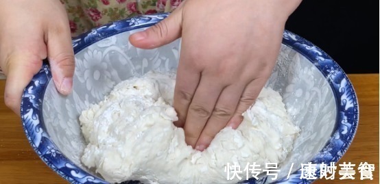 步骤|简单的葱油饼做法，当早餐吃很合适，柔软多层喷喷香