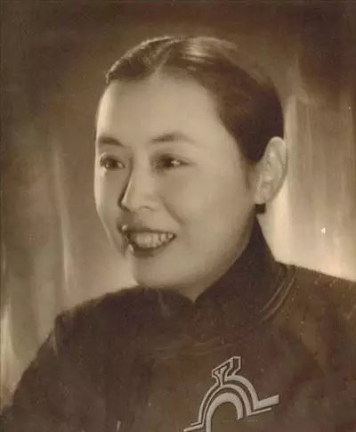 这个女人不一般:离婚后获得新生,变身银行副总裁