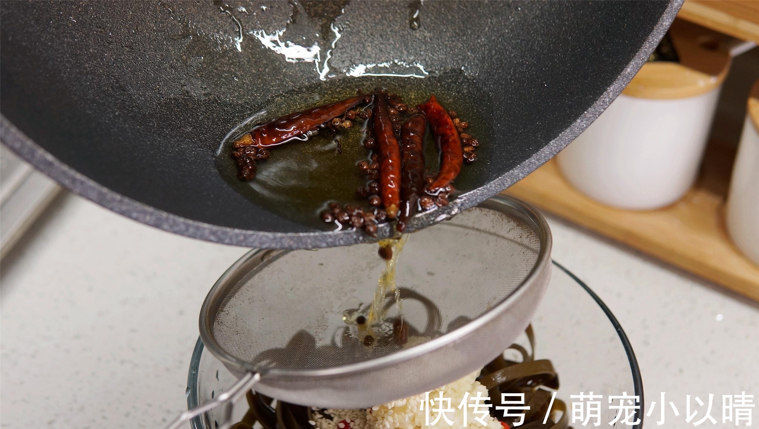 清爽开胃的凉拌海带丝做法,好吃到停不下来,多加一步就行了