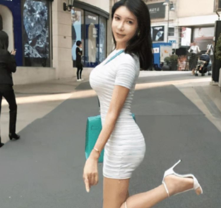 潘金莲&她是“最美潘金莲”,一婚嫁1米小矮人,现二婚嫁2米巨人!