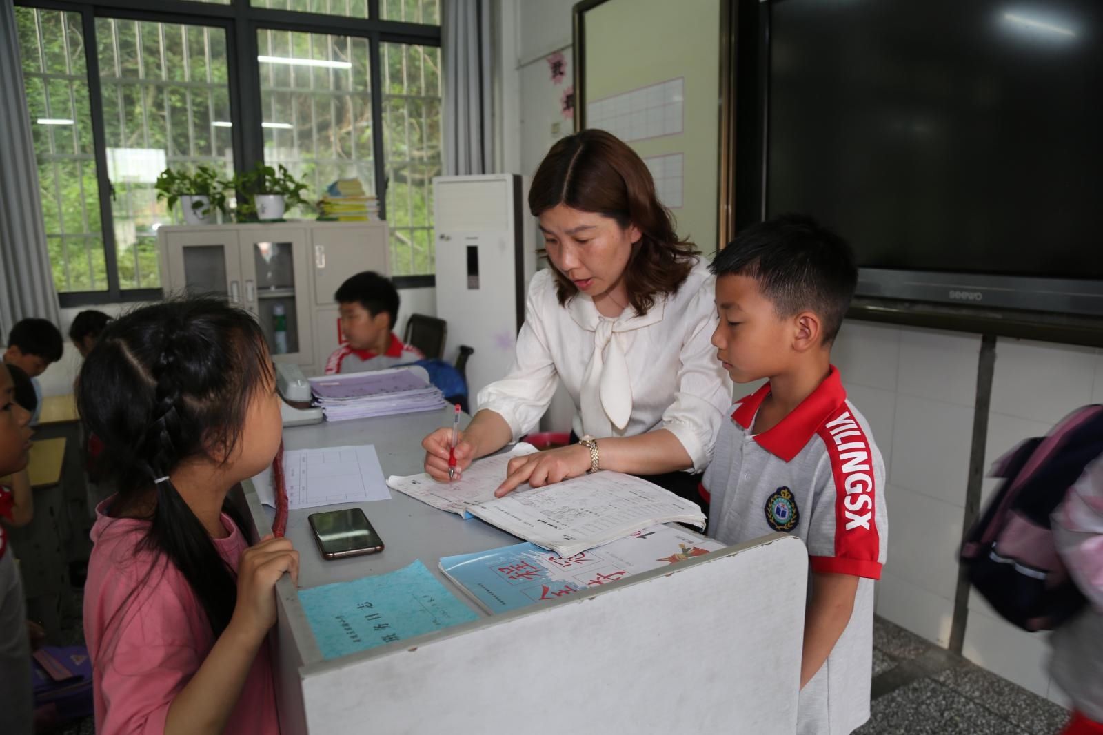 开局|小溪塔城区小学晚托正式启动 课后在校托管服务开局良好