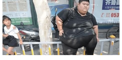 骑自行车|把胃切掉一半，一年狂瘦400斤，史上第一胖的他，如今让人羡慕