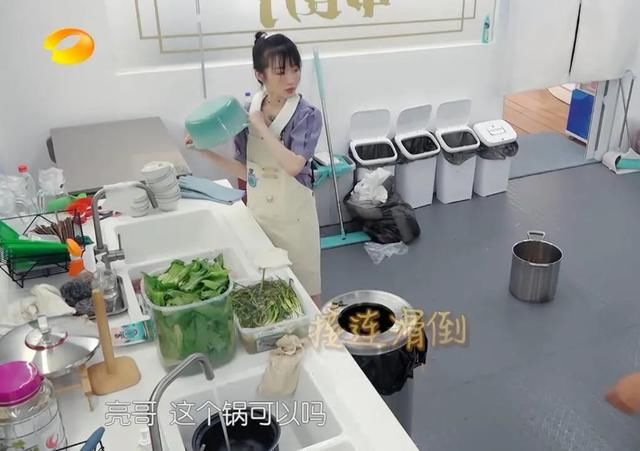  沟通|帮赵丽颖和黄晓明打破沟通障碍，不起眼的李浩菲才是职场真狼人