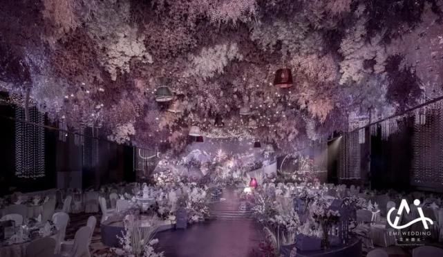 以月见草为设计灵感，打造一场富有诗性的紫色系婚礼