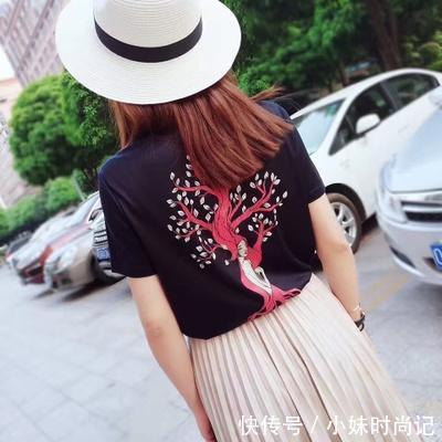 短袖 女人过了30岁,穿衣不要太随意,紧致版上衣让你更有女人味