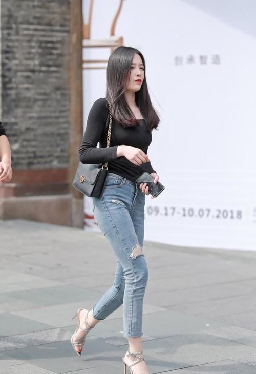 小姐姐|瑜伽裤穿出身材曲线，格外的时尚修身，少妇穿上很是性感