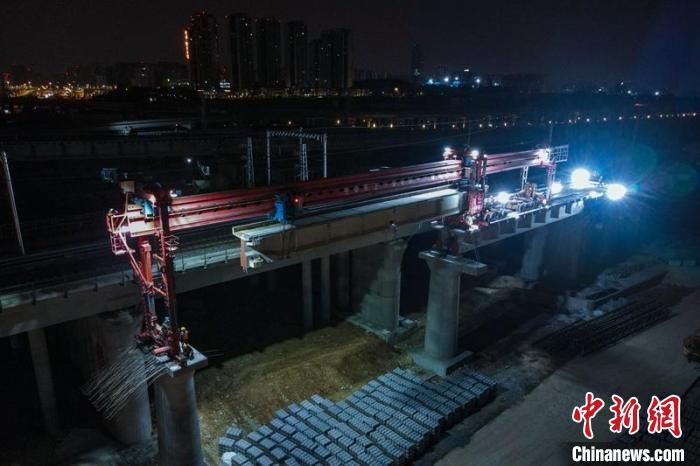 成都经自贡至宜宾高速铁路全线桥梁架设完成