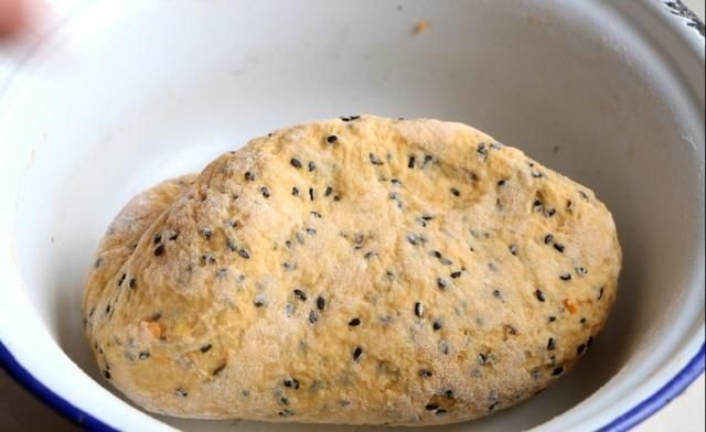 过年女儿就馋这零食，不加一滴油一滴水，酥脆可口，每年都做5斤