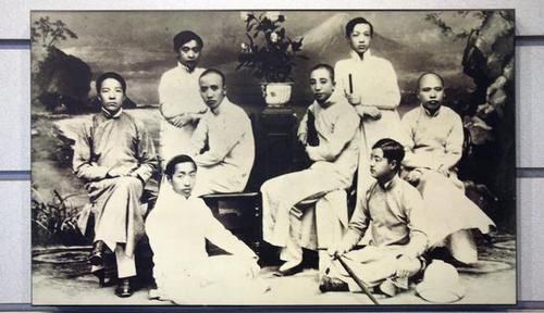 鲁迅|郭沫若骂鲁迅:衣冠禽兽,鲁迅回了14个字,郭沫若哑口无言