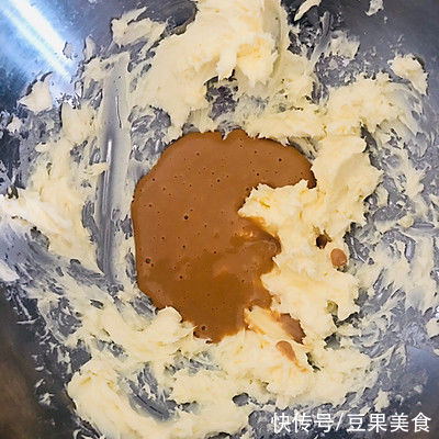 吃一次就上瘾的焦糖杏仁咸奶油蛋糕卷