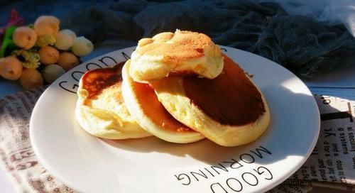 最近很红的舒芙蕾松饼,在家也能轻松搞定,做法很简单