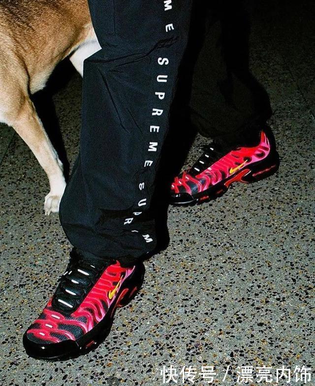 Supreme x Nike 频出反人类配色,竟然是有意为之