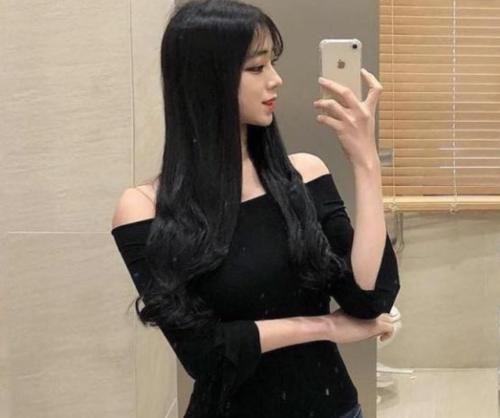 布料|美女模特:紧身打底裤的贴身设计很有味道,甜美有心机