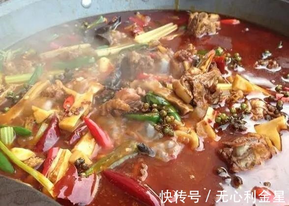 一家10口去吃柴火鸡,一共花了268元,结账时多花了很多钱!