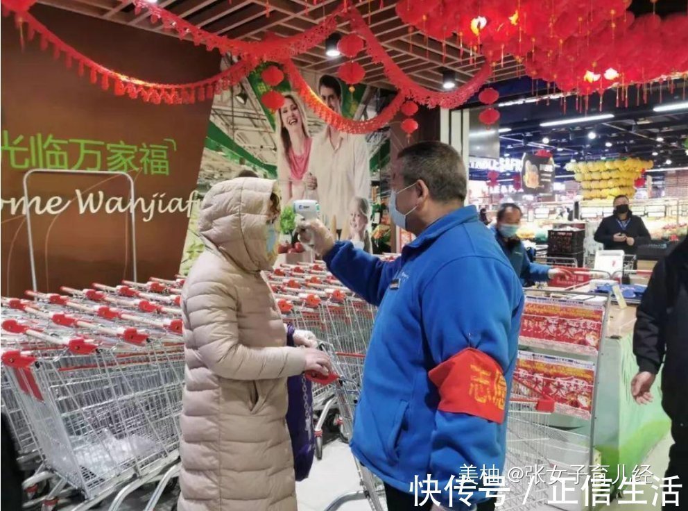 超市|2岁娃超市拿草莓吃,孩子被工作人员当“小偷”,宝妈的做法获赞