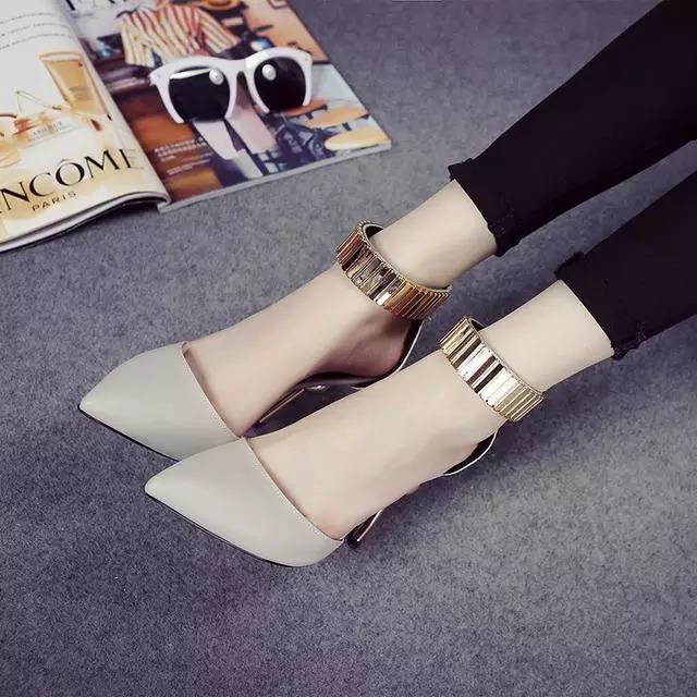 不是所有高跟鞋都有女人味, 浅口一字扣的高跟鞋最有女王范