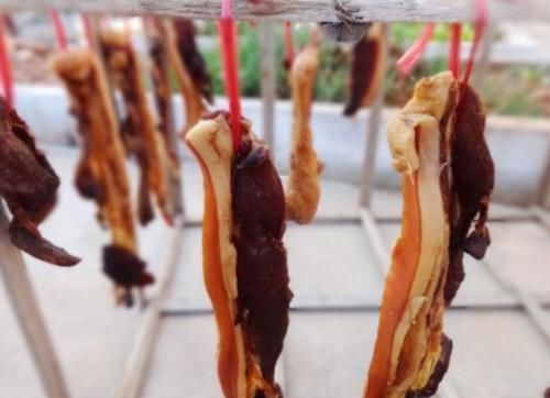 白酒|腌腊肉时，不要只懂抹盐，还要多加两步，腊肉更香，耐放不发霉