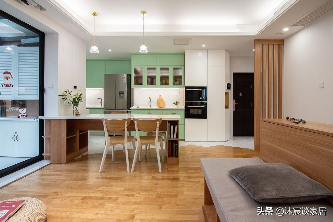 客厅|她家的客厅不一样，用卡座取代沙发，好看又实用，真是小户型救星