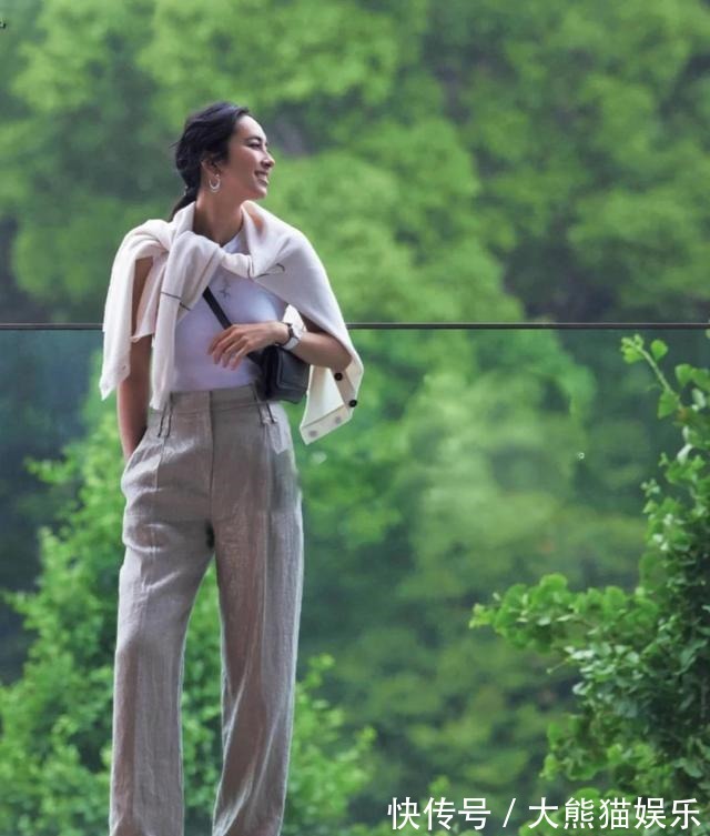 裤装 四五十岁的女人，别只会穿黑裤子！学日本主妇这样，优雅又洋气！