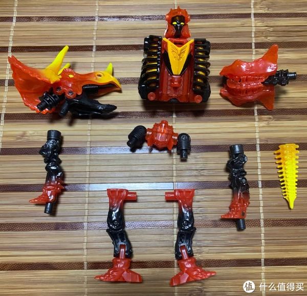 火焰|闲敲棋子落灯花 篇五十二：变形金刚 世代精选 火焰三角龙燃夜