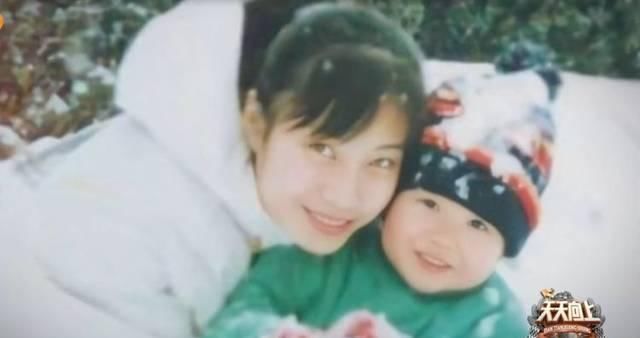 面对镜头 王一博妈妈惊喜现身《天天向上》,看清她的出场方式,太暖心了