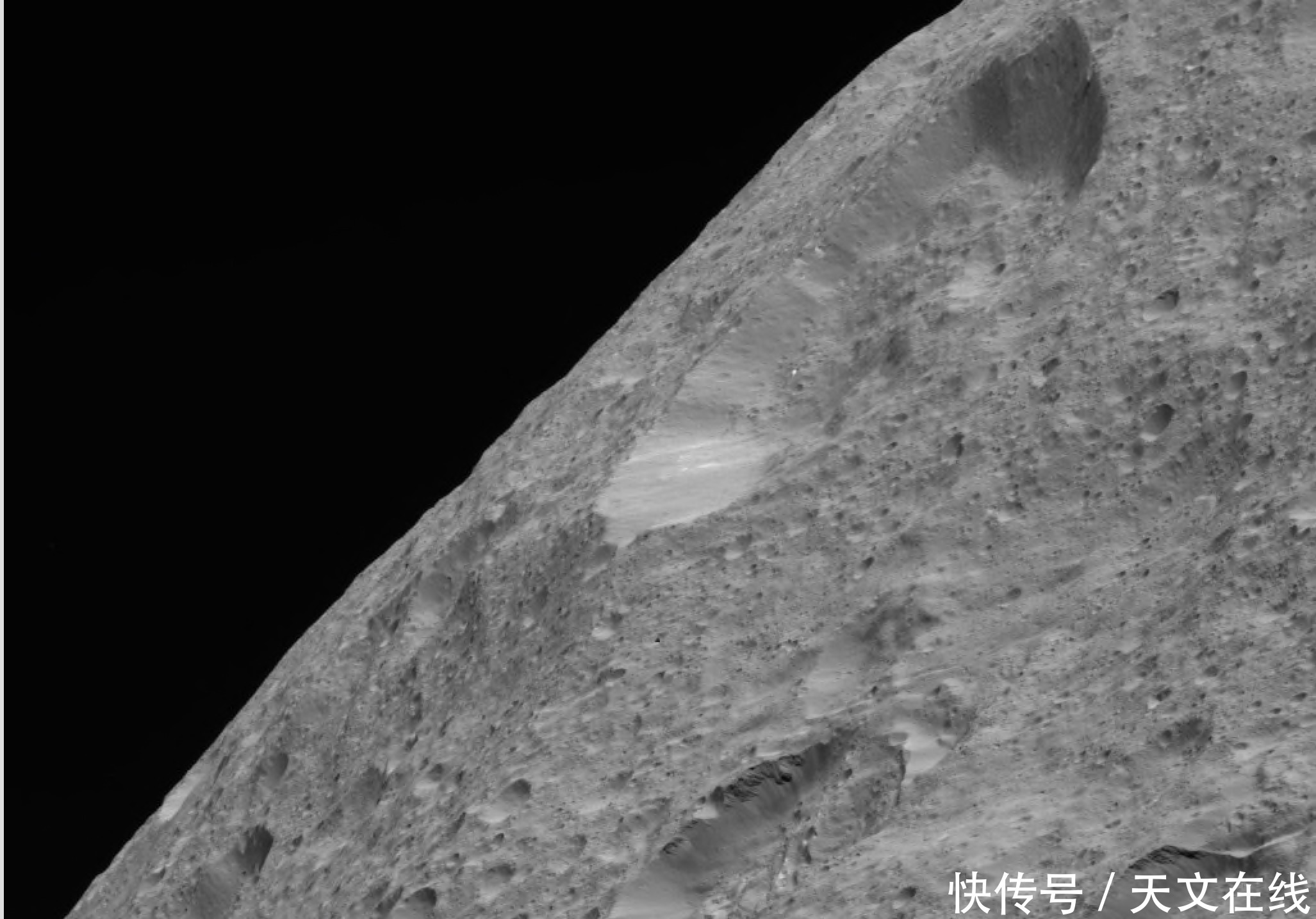 黎明号 谷神星长什么样?NASA “黎明号”航天器曝光了它的样子