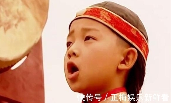 胤禛$康熙第一次见到孙子乾隆,为什么惊得放下了酒杯,他发现了什么