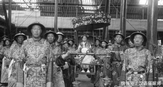 戏子|慈禧年轻守寡时，曾深夜召一位戏子入宫，第二天戏子便暴毙身亡！