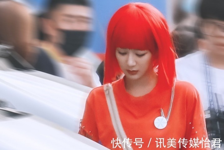 隐秘的角落|杨紫红发非主流造型录节目后，又出新装扮，放大版“普普”太乖了