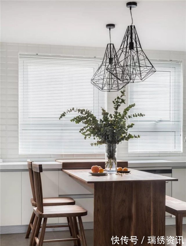 家具|143平简约四居室,水泥灰和原木风的家具打造的空间,让人羡慕