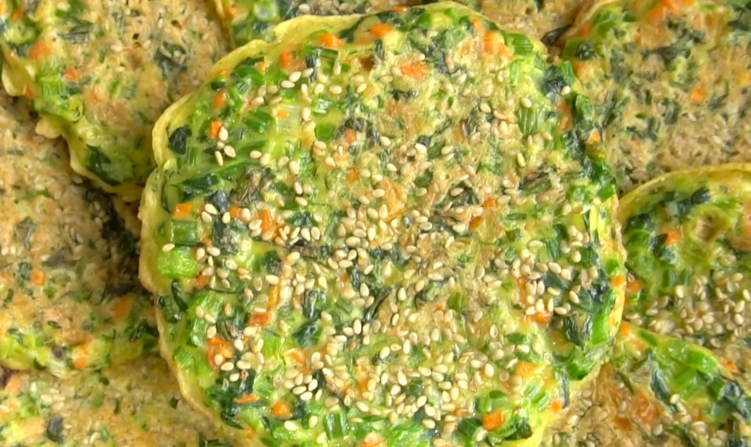 筷子|芹菜加3个鸡蛋,筷子一搅,手不用沾面,10分钟搞定全家人早餐