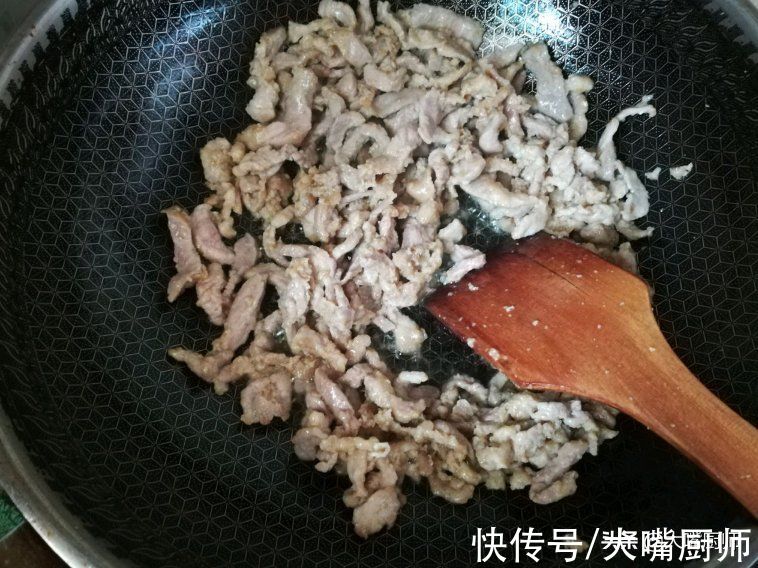 不管肉丝还是肉片，最忌切好就炒！牢记4个步骤，滑嫩可口无腥味