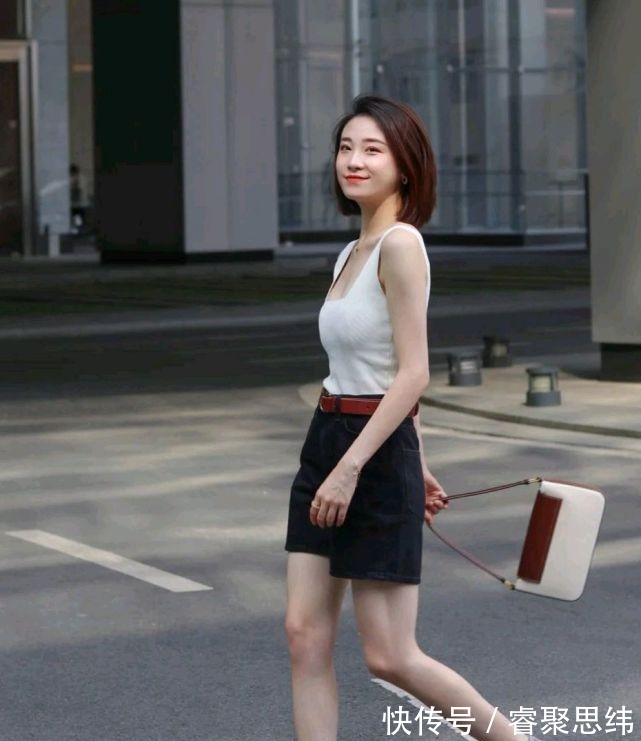 高腰裤|极简穿搭就是不一样,搭配起来毫不费力,精致温柔又有魅力
