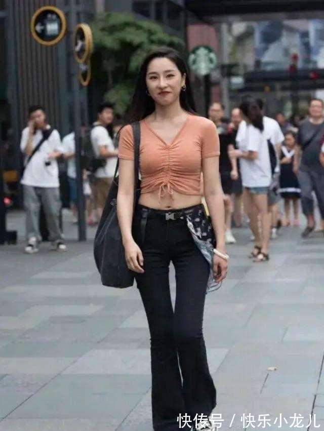 街拍 百搭的打底裤,层次分明气质出众,时尚元素的最佳诠释