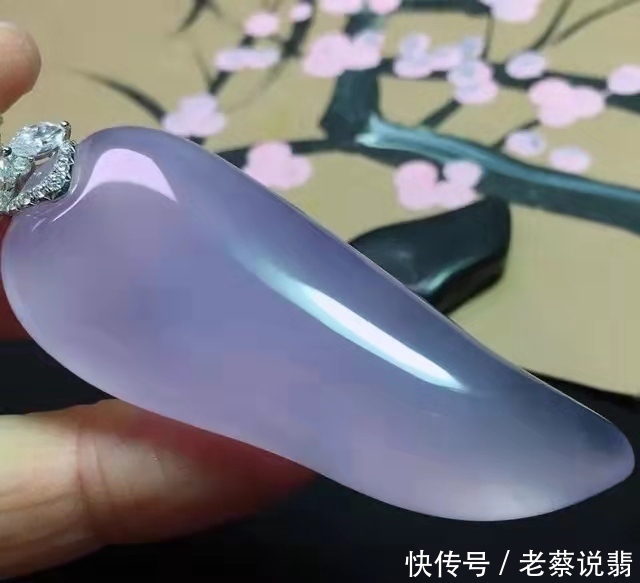 翡翠的高级感,可能就藏在“琢”与“不琢”里?