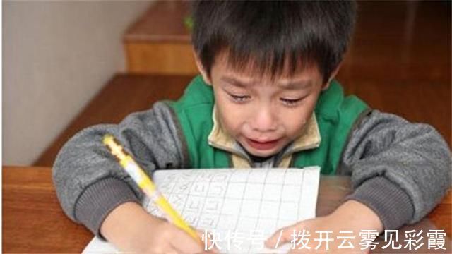 手指甲|“你倒是写作业呀”宝妈情急之下的行为,让孩子失去一生的幸福