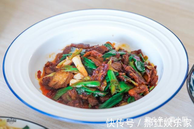 弟弟来看爸妈，妈妈做了5道菜，第3道菜一年到头也吃不上两回