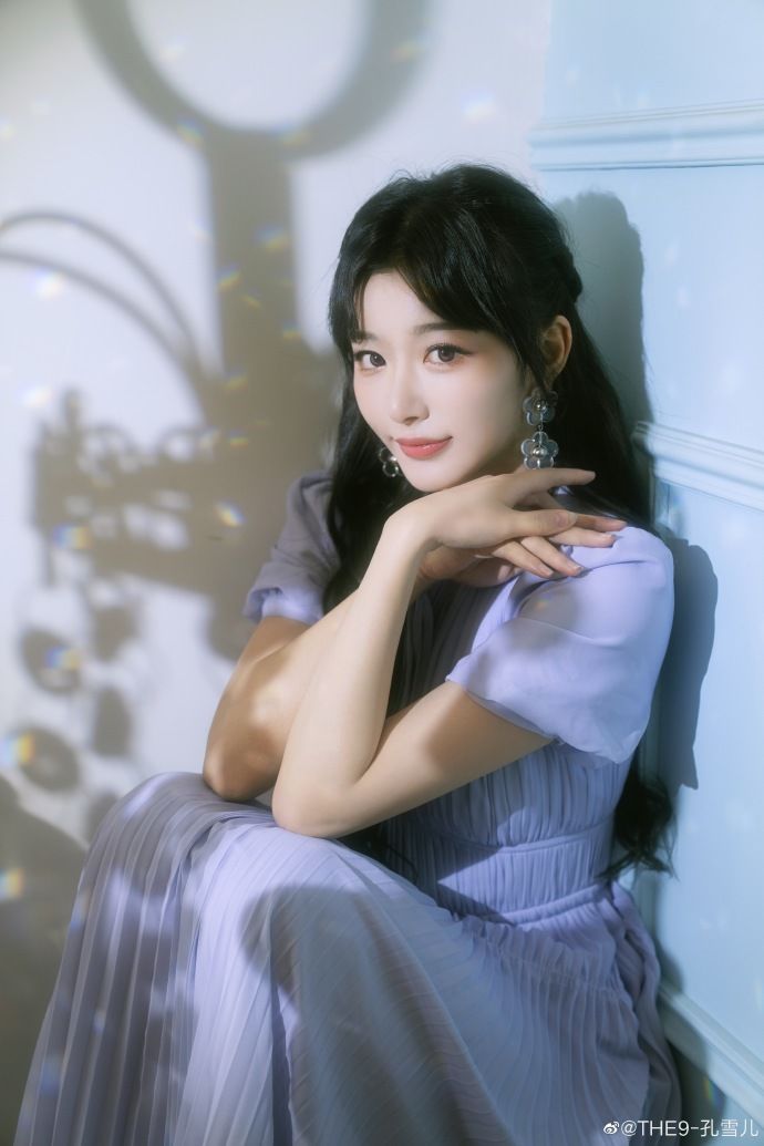 紫色|孔雪儿穿紫色长裙 扎公主头梦幻可爱