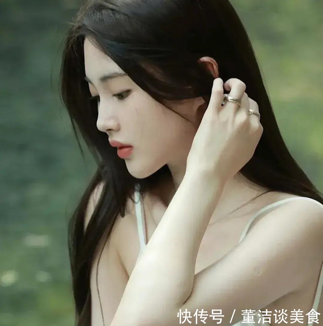 长裙|食色108——美女穿搭14: 纯白圆弧领露背长裙