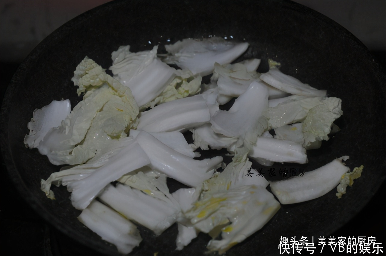 此物|天气寒冷，我最近爱上了此物，平民价格高享受，一碗下肚浑身暖