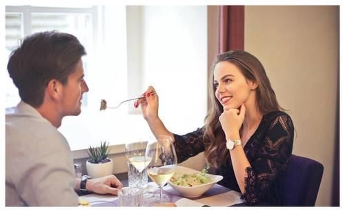 减肥瘦身|一天中发胖“最猛”的三个时间,若能灵活避开,体重也许悄悄降